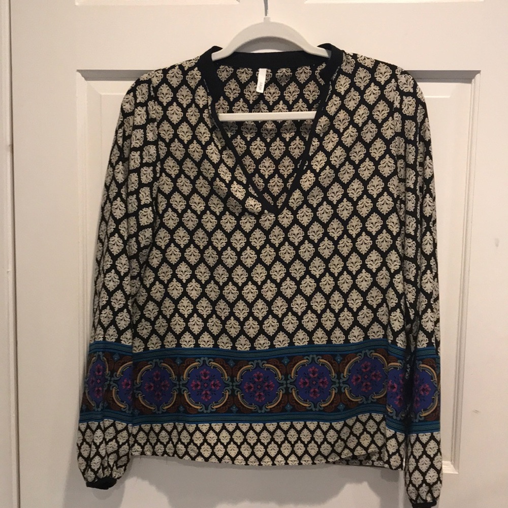 V-neck long sleeve blouse